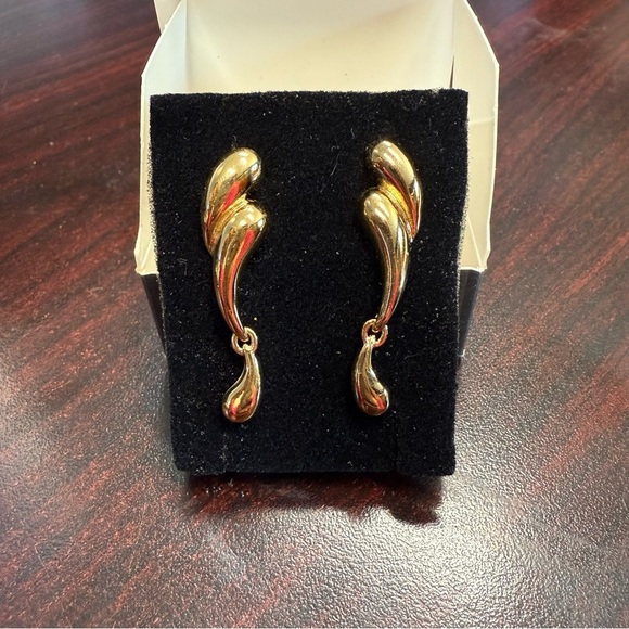 Avon “Fluid Dangle” Vintage-Inspired Drop clip Earrings with Polished Finish NIB - Picture 1 of 6